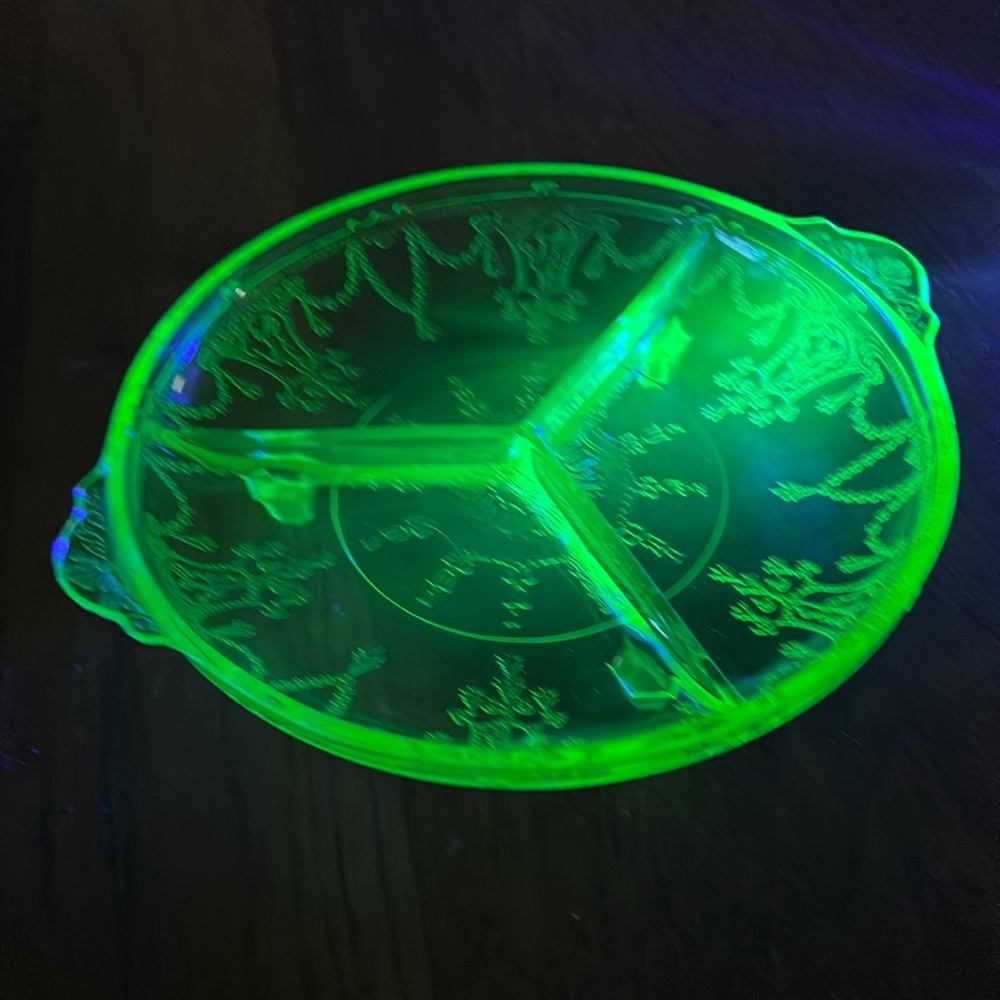 Vintage Anchor Hocking Cameo 3 section green uranium glass trinket/relish dish